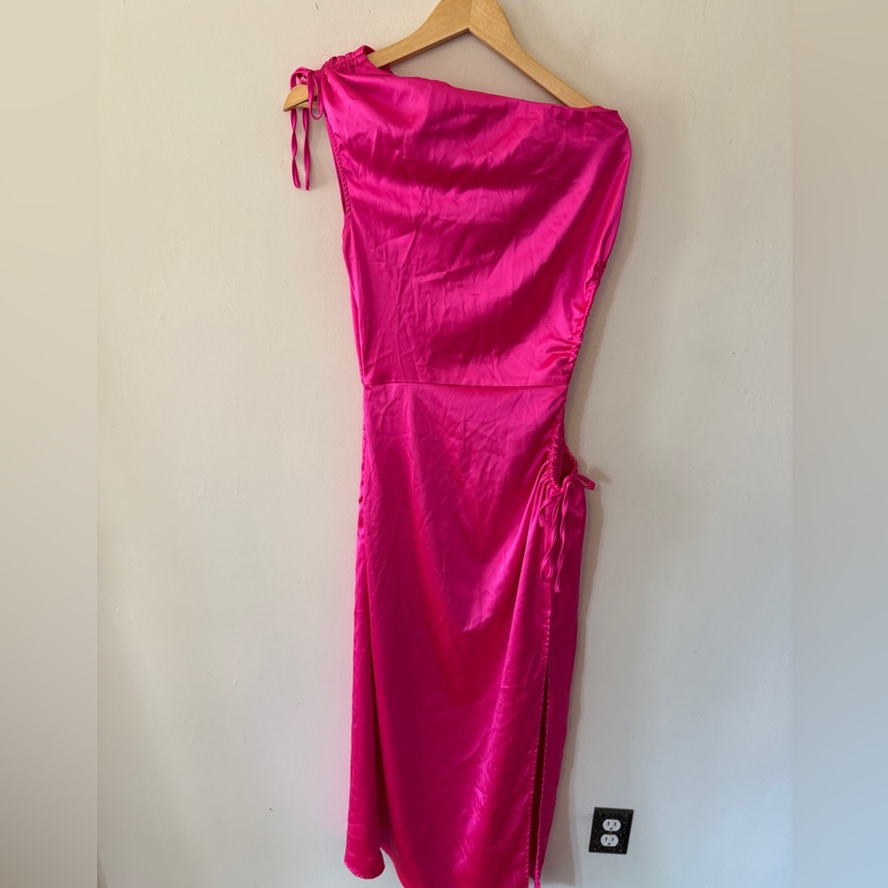 Elegant Pink One-Shoulder Nour Maxi Dress - Picture 6 of 10